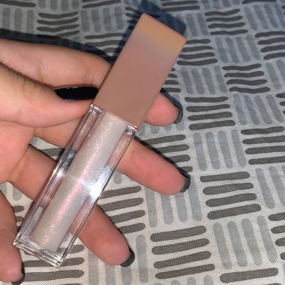 Kkw beauty lipgloss opalescent collection